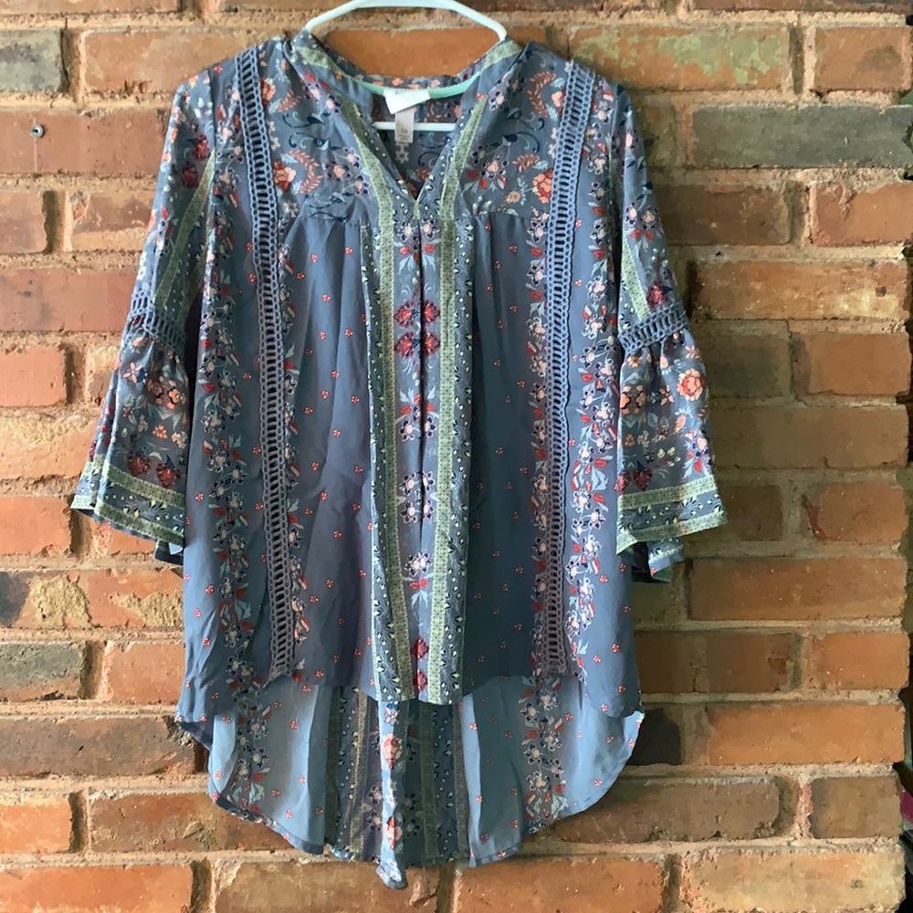 Knox Rose Bell sleeve blouse